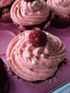 ein Cupcake mit Topping